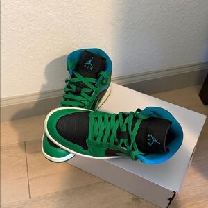 Nike Black and Green High-Top Sneakers